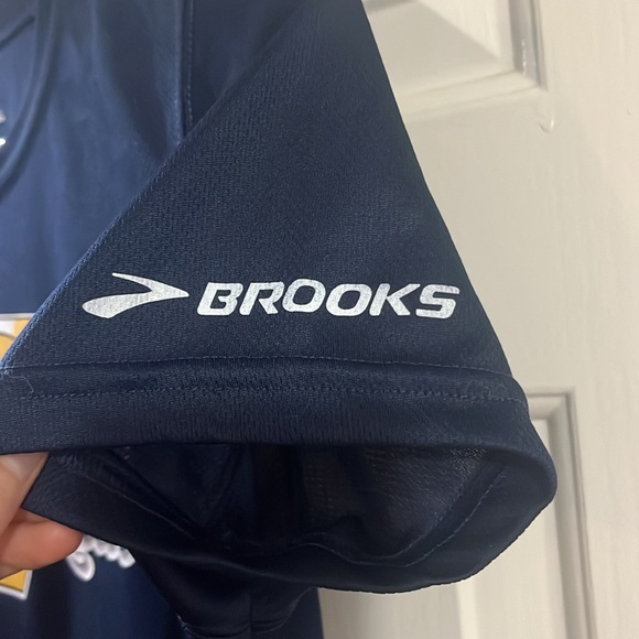 Brooks Running Shirt - Picture 2 of 4